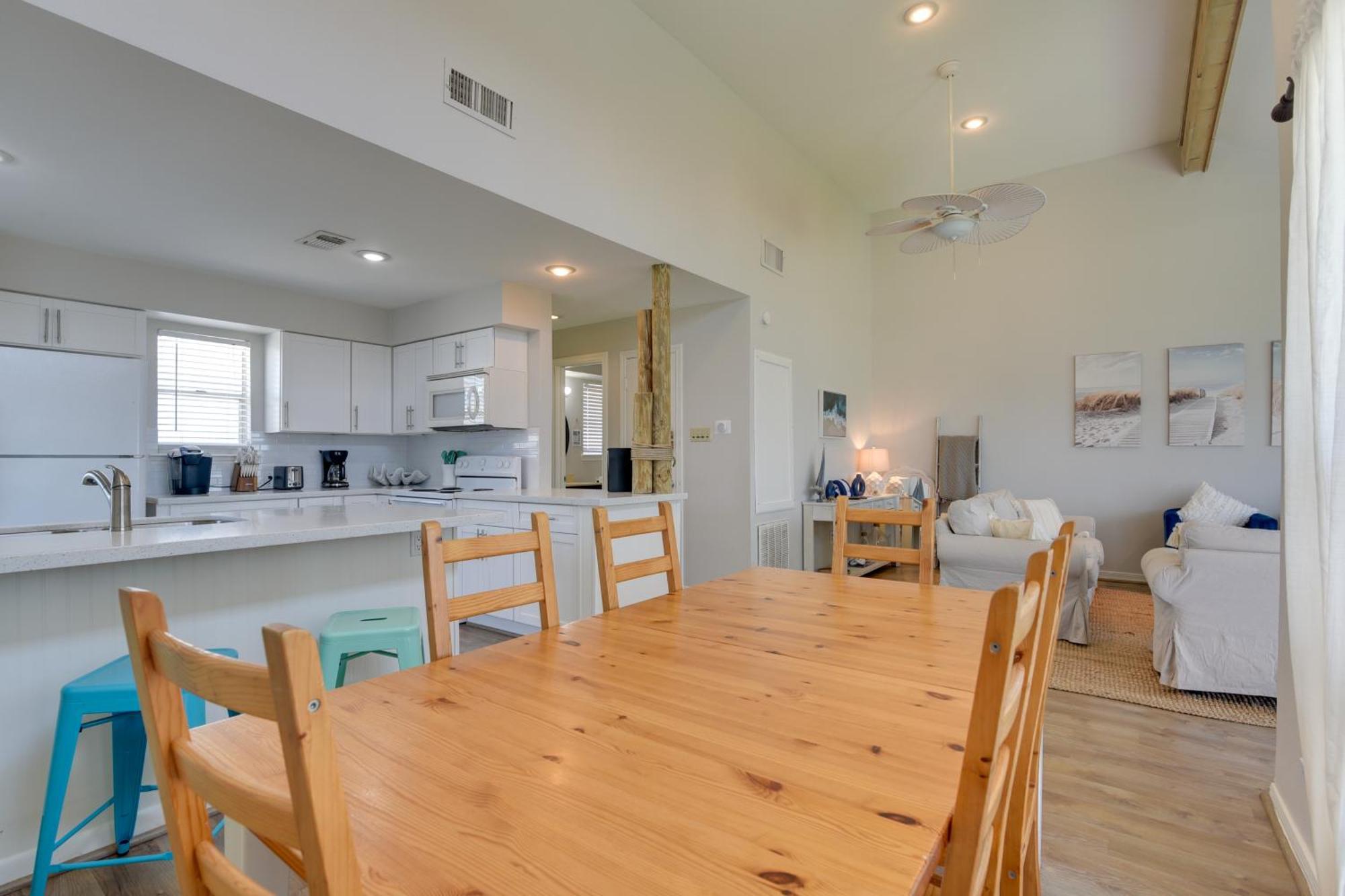 Galveston Townhome With Balconies Walk To Beach! Eksteriør billede