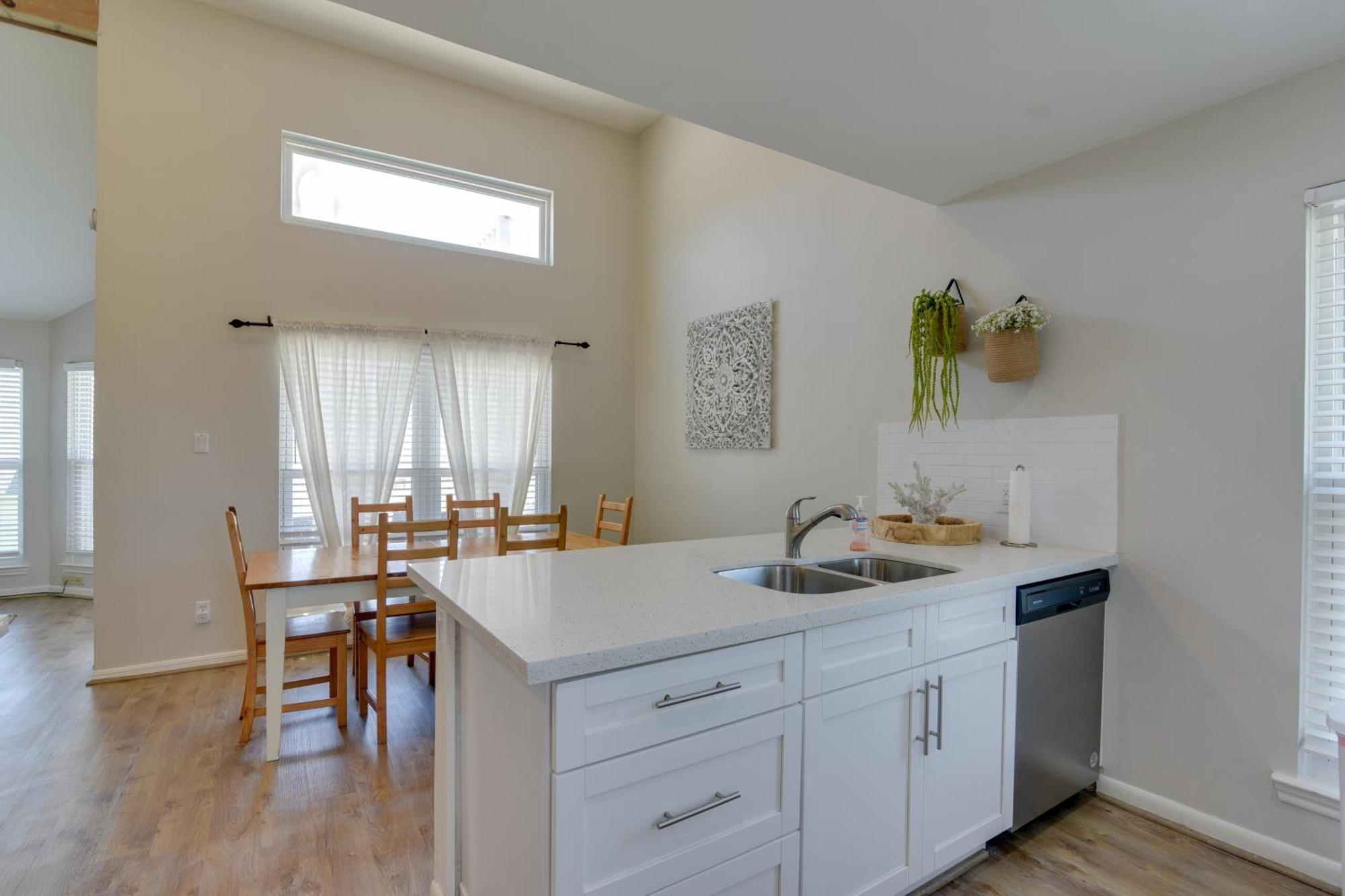 Galveston Townhome With Balconies Walk To Beach! Eksteriør billede